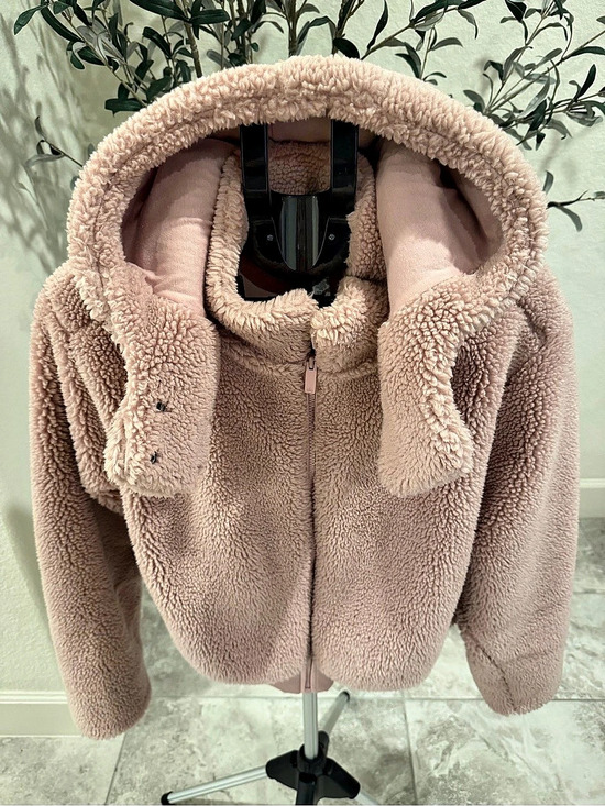 ALO Yoga Jackets & Blazers - alo Teddy Fleece Jacket in Pink Small Like New